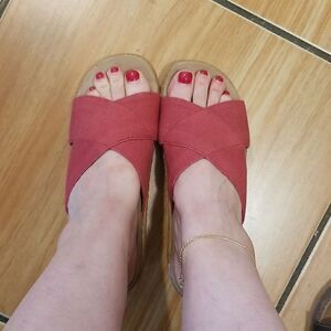 Women's pre-owned klogs sandals size 6